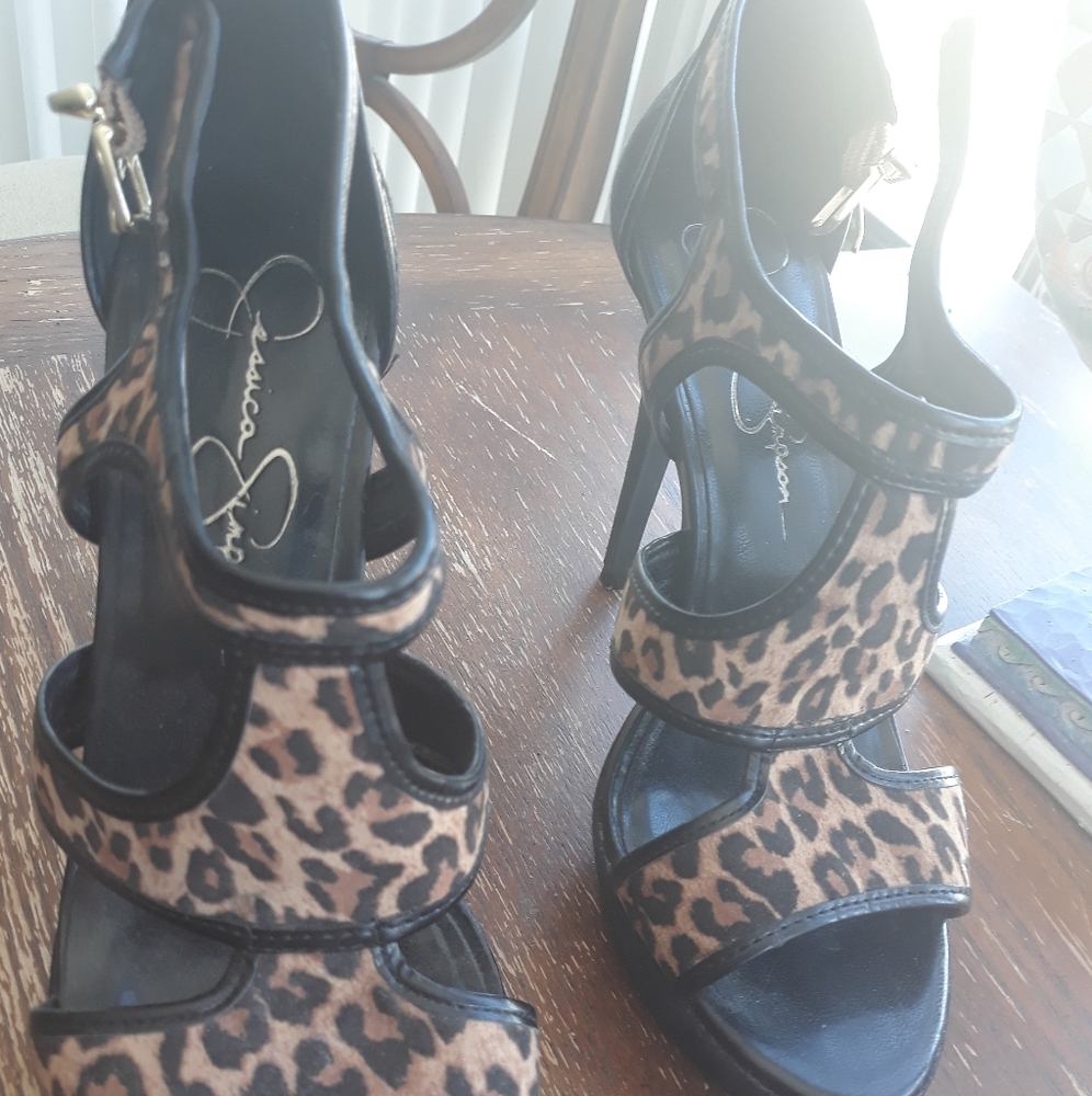 Jessica Simpson platform stilettos sz 8m. Leopard